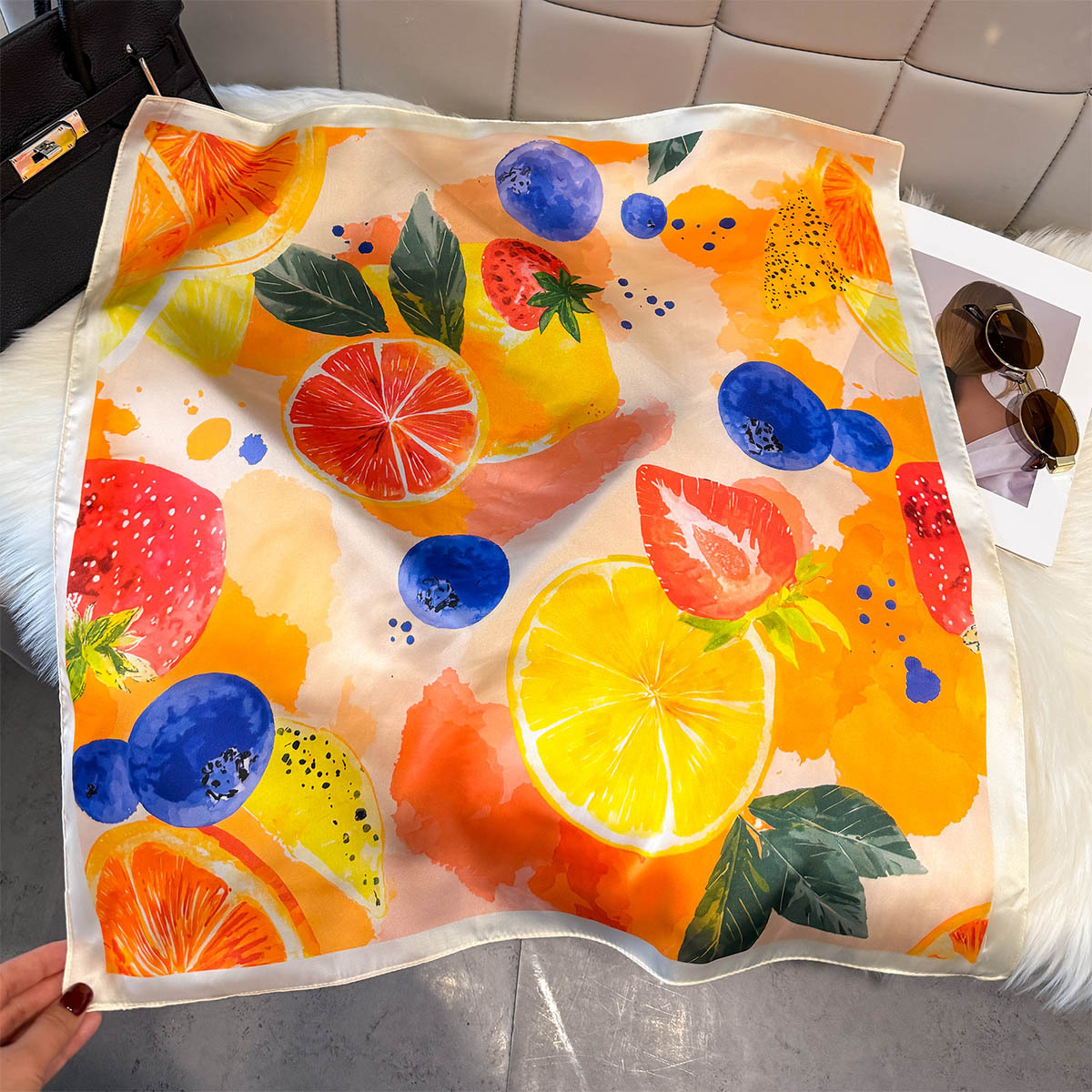 ファッションレモンフルーツパターンスクエアシルクスカーフ女性 - Face Scarf Mask のレビューと価格